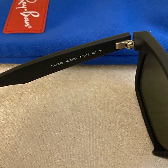 Ray-Ban Classic Wayfarer Gradient Sunglasses in Kids Junior size!! - Picture 3 of 7